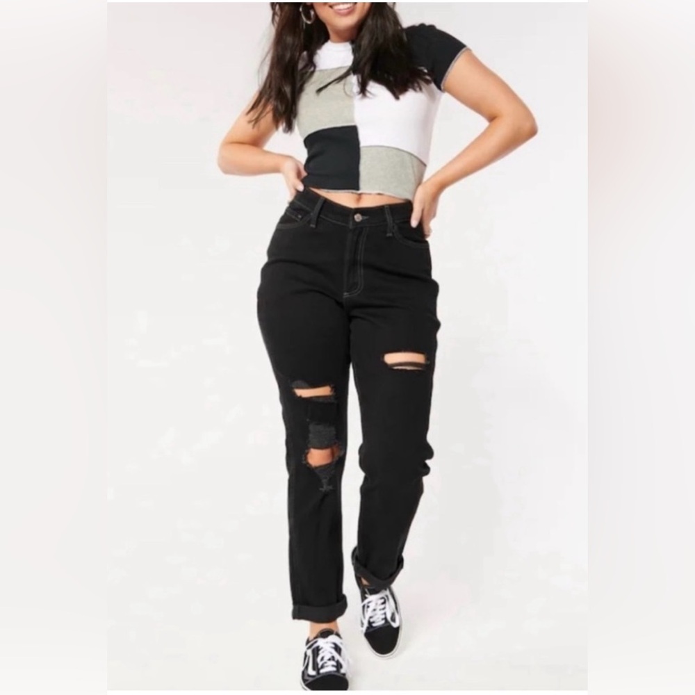 NWT HOLISTER Curvy High Rise Mom Jeans with tag